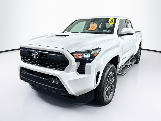 Used 2024 Toyota Tacoma TRD Sport AWD/4WD image 3