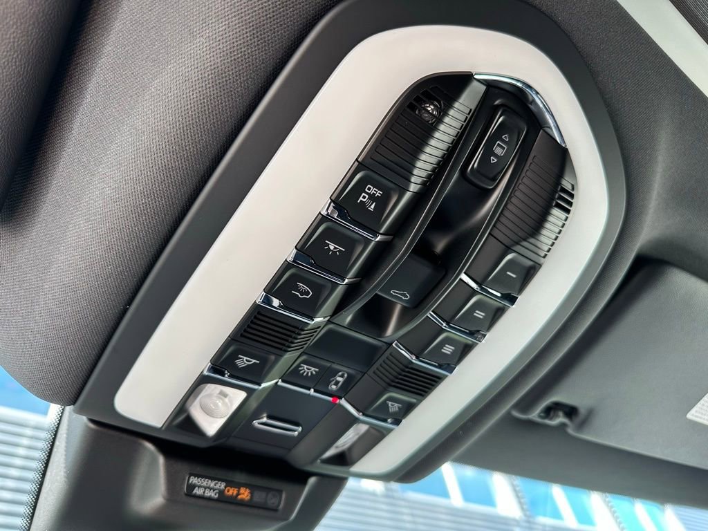 Certified 2026 Porsche Macan AWD/4WD image 34
