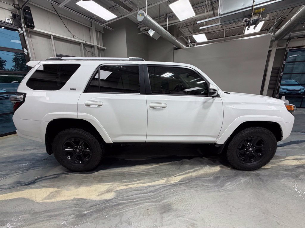 Used 2022 Toyota 4Runner SR5 Premium w/ Moonroof Package AWD/4WD image 38