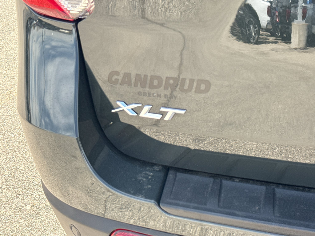 Used 2022 Ford Explorer XLT w/ Equipment Group 202A AWD/4WD image 8