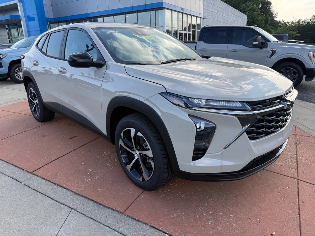 New 2026 Chevrolet Trax RS w/ Sunroof Package FWD image 3