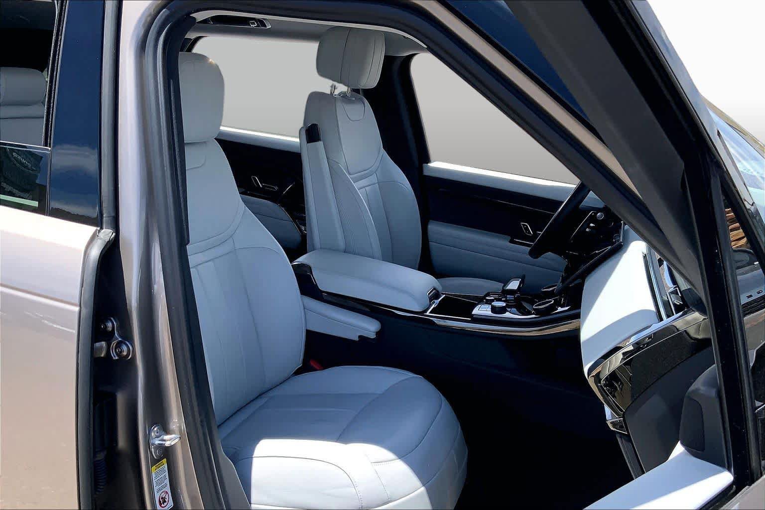 Used 2023 Land Rover Range Rover Sport SE AWD/4WD image 6