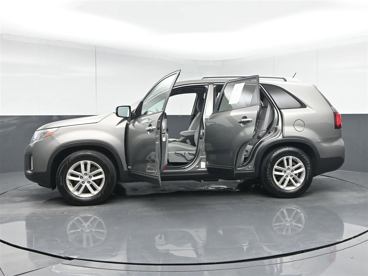 Used 2015 Kia Sorento LX image 39