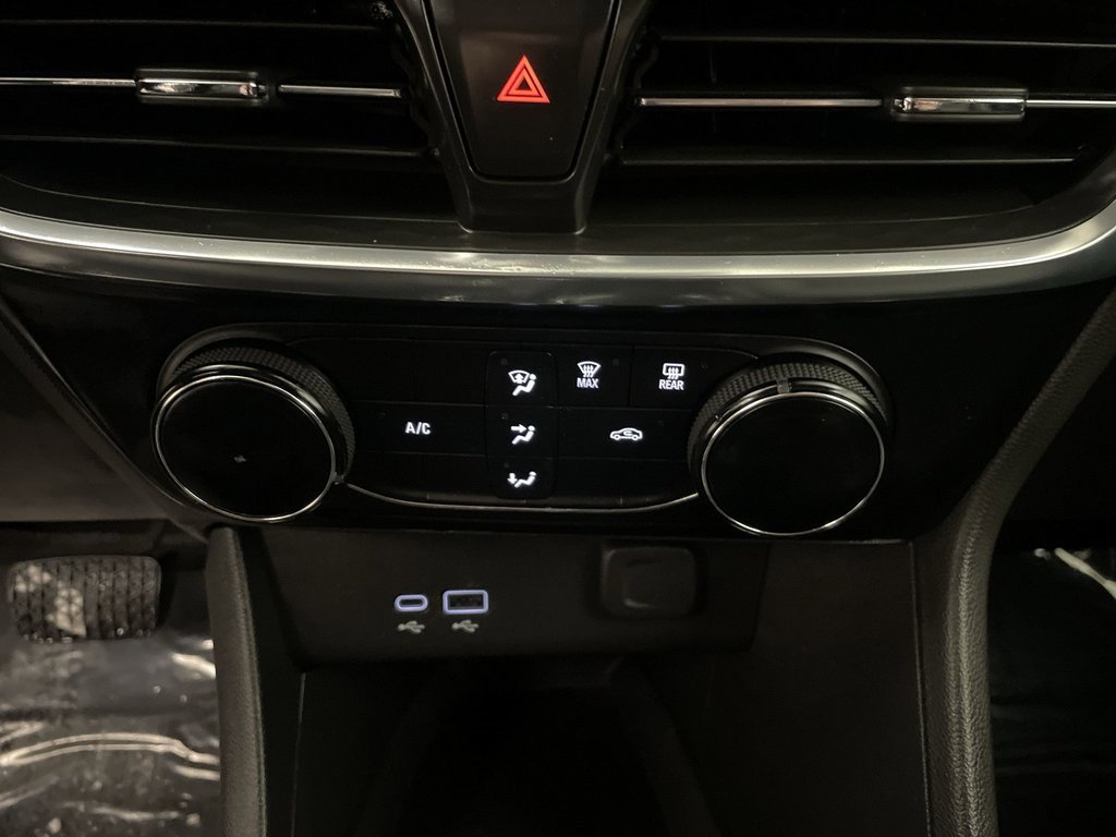 Used 2024 Buick Encore GX Sport Touring image 11