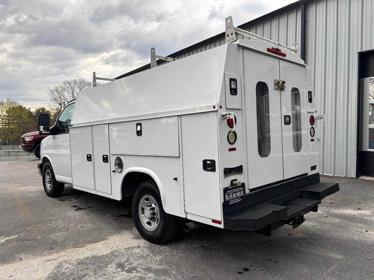 Used 2017 Chevrolet Express 3500 RWD image 5