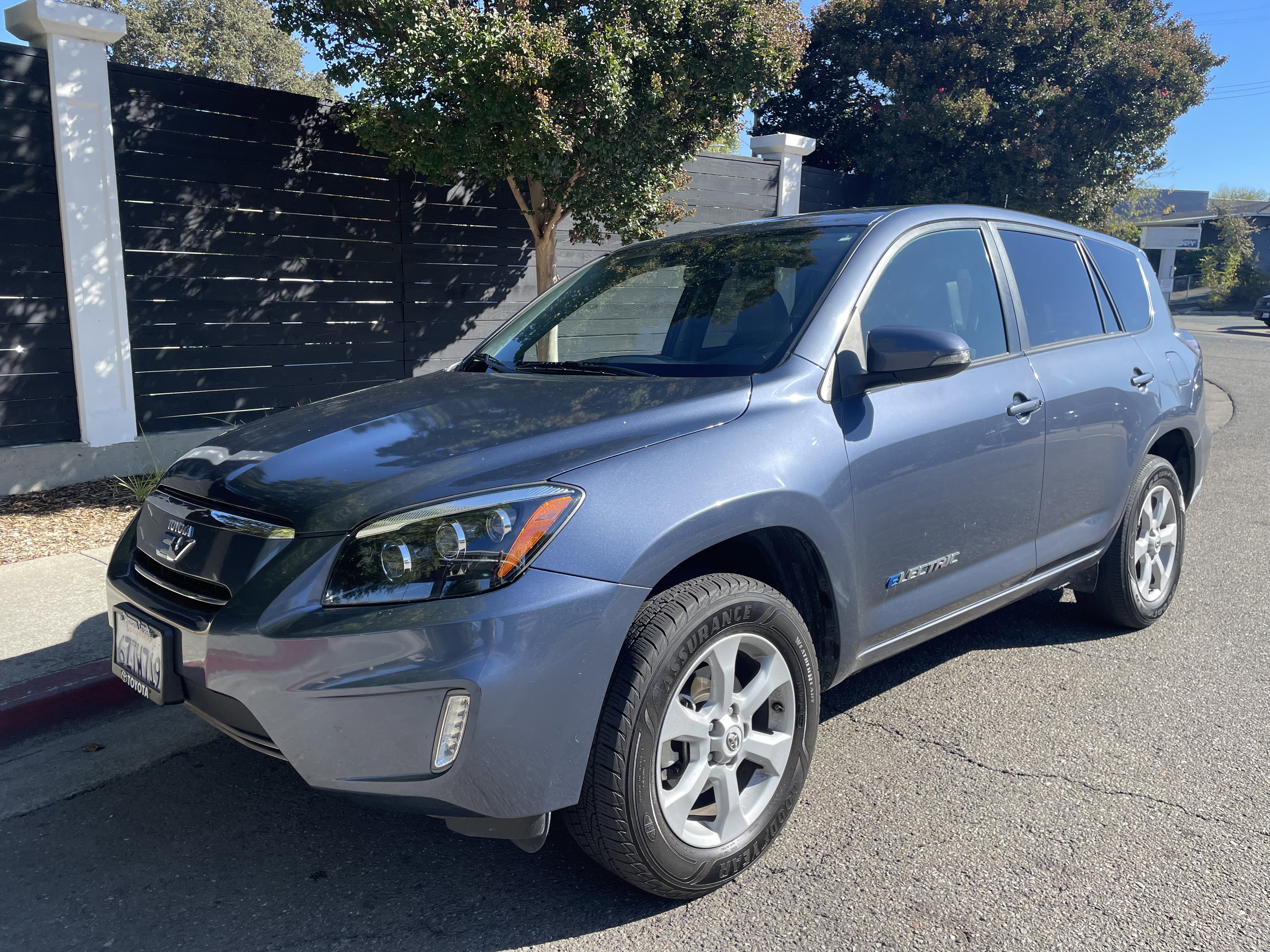 Used 2012 Toyota RAV4 EV image 13