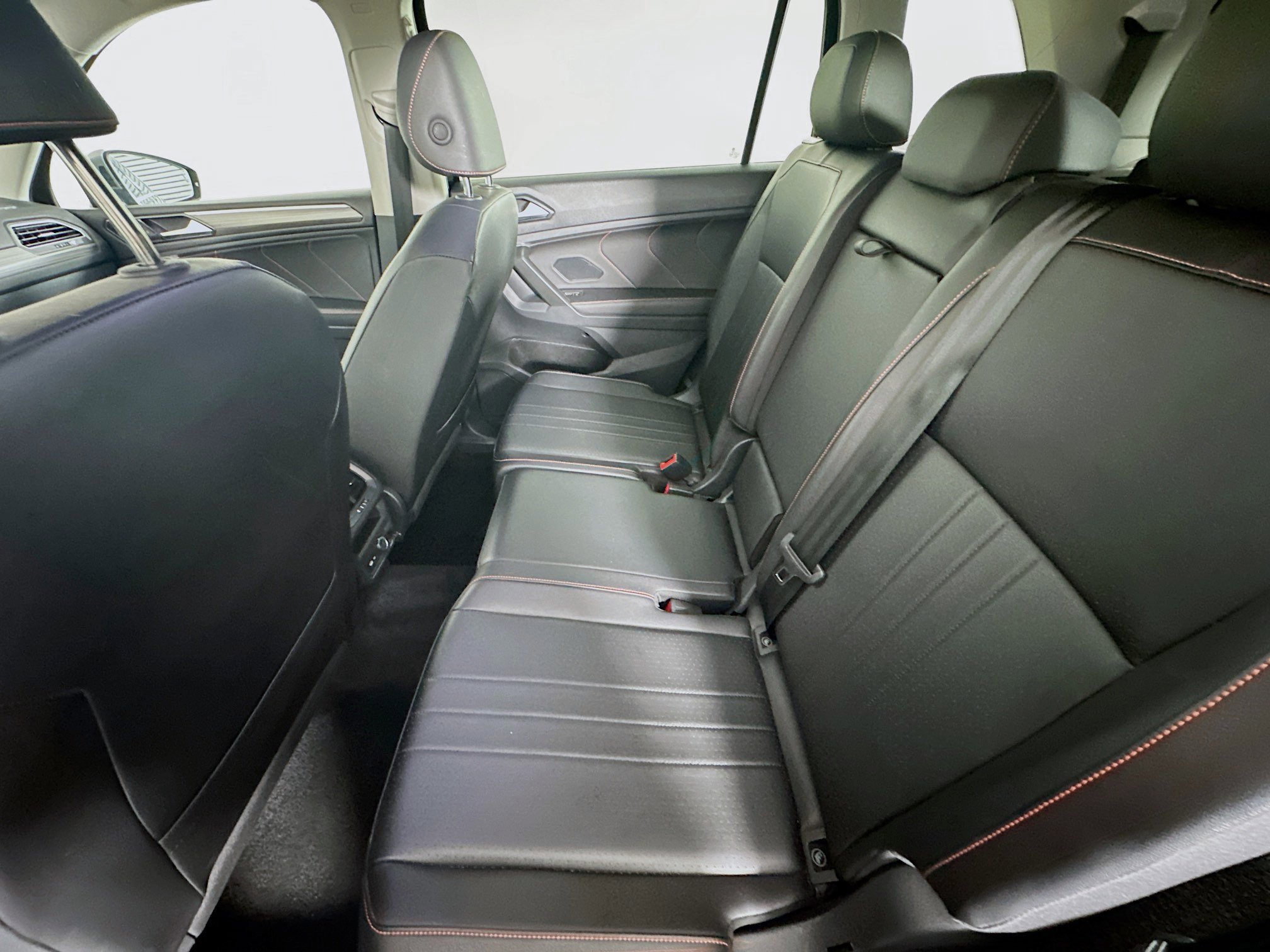 Used 2024 Volkswagen Tiguan SE image 27