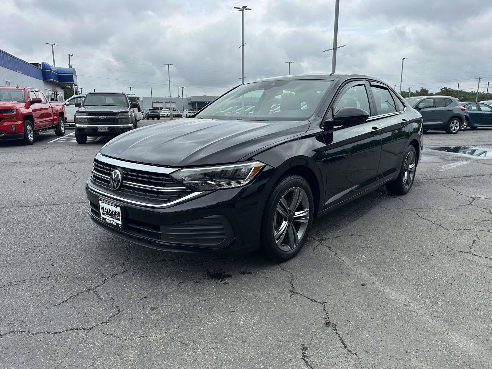 Used 2023 Volkswagen Jetta SE FWD image 3