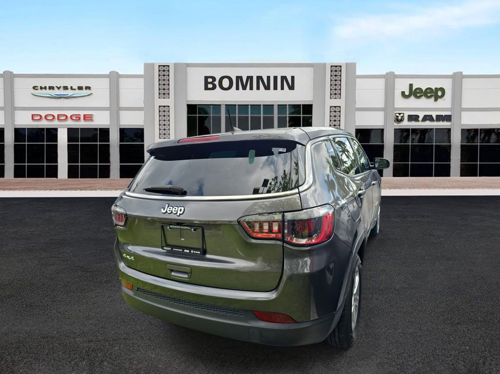 Used 2023 Jeep Compass Sport image 4