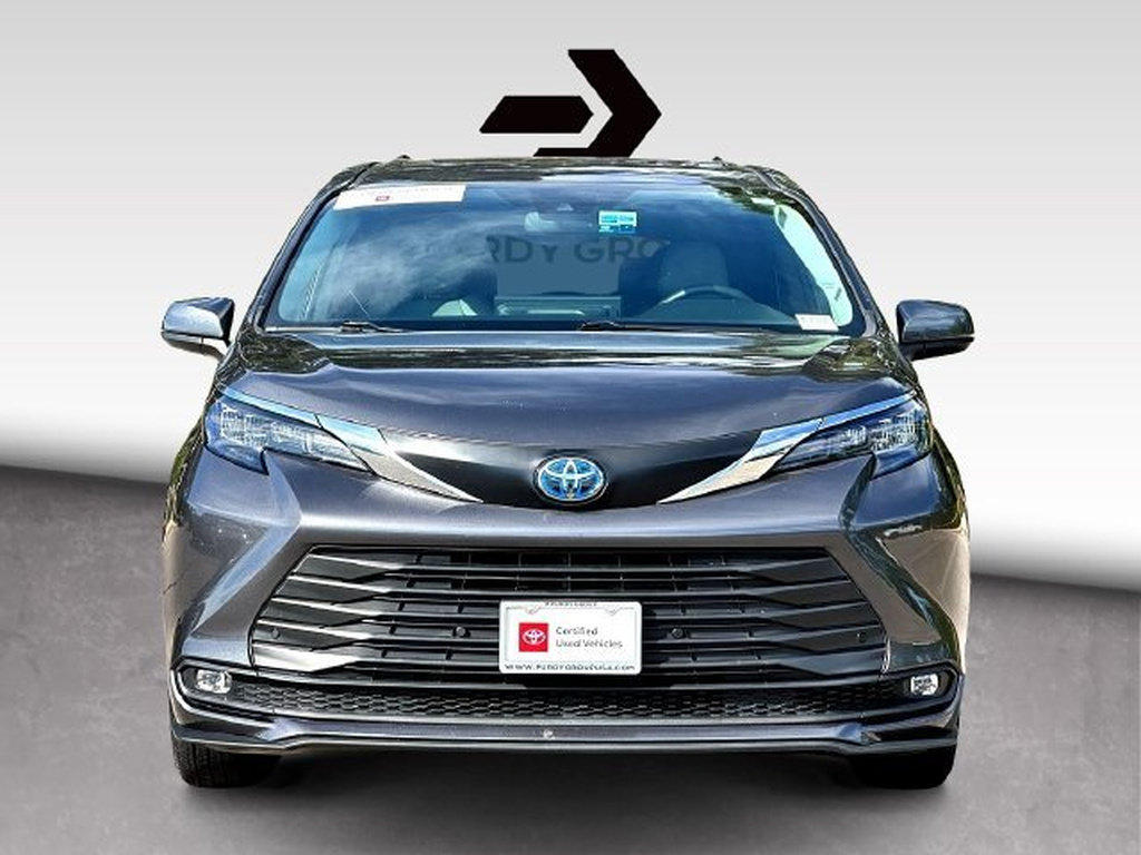 Used 2025 Toyota Sienna XLE FWD image 3