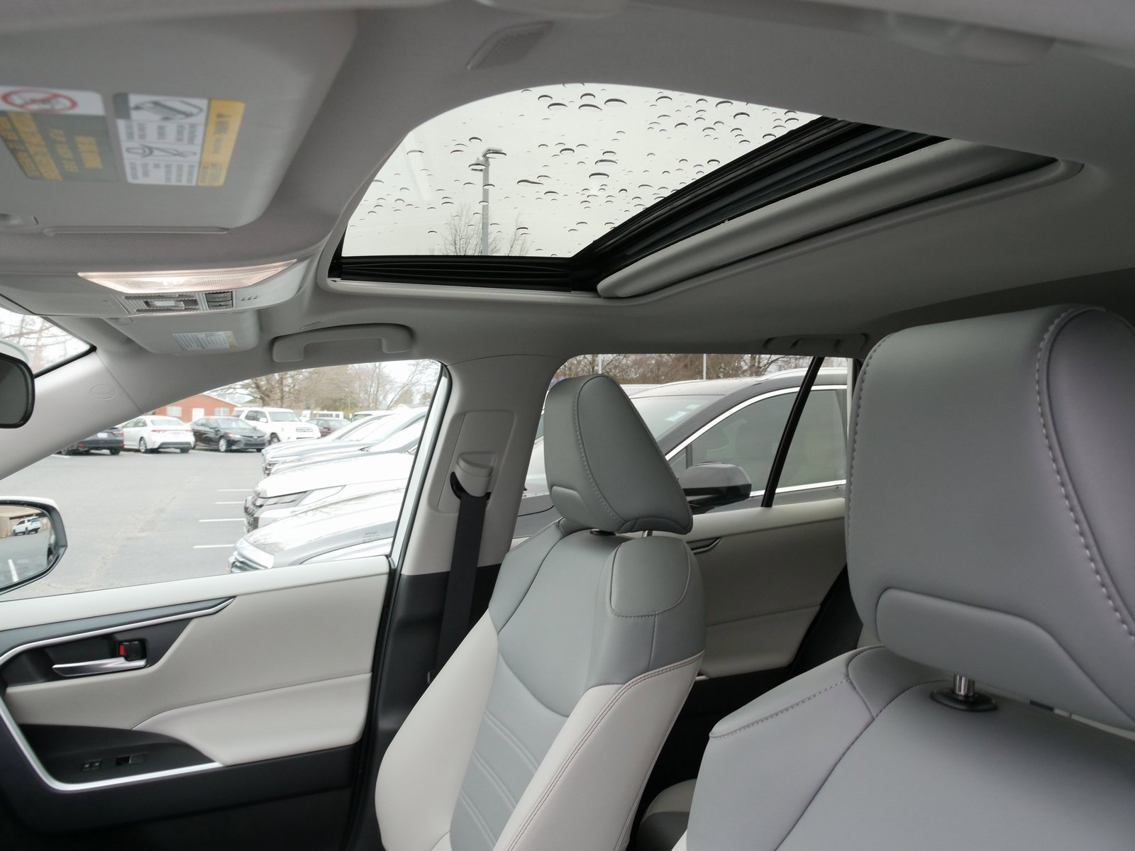 Used 2025 Toyota RAV4 XLE Premium image 27