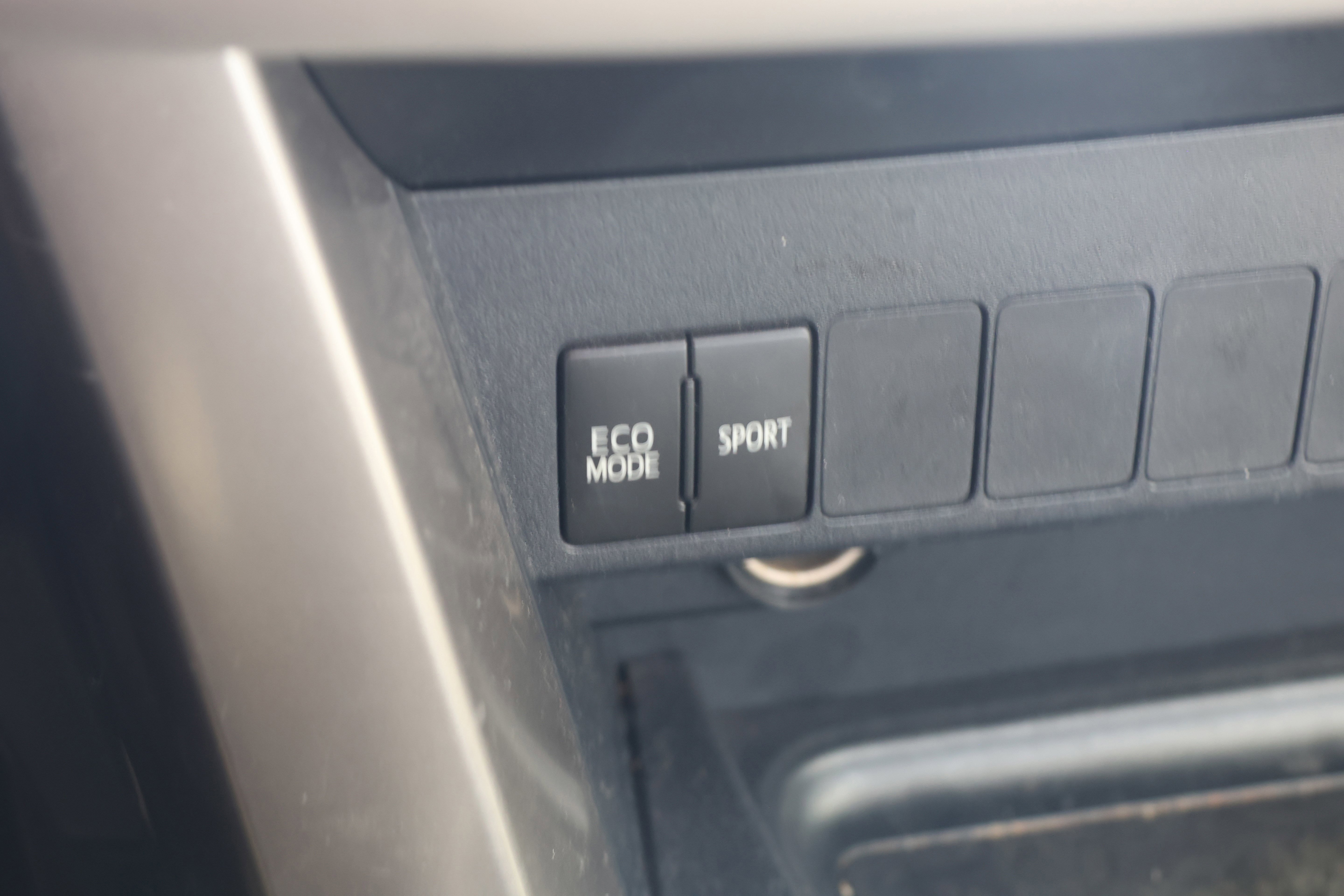 Used 2016 Toyota RAV4 XLE image 25