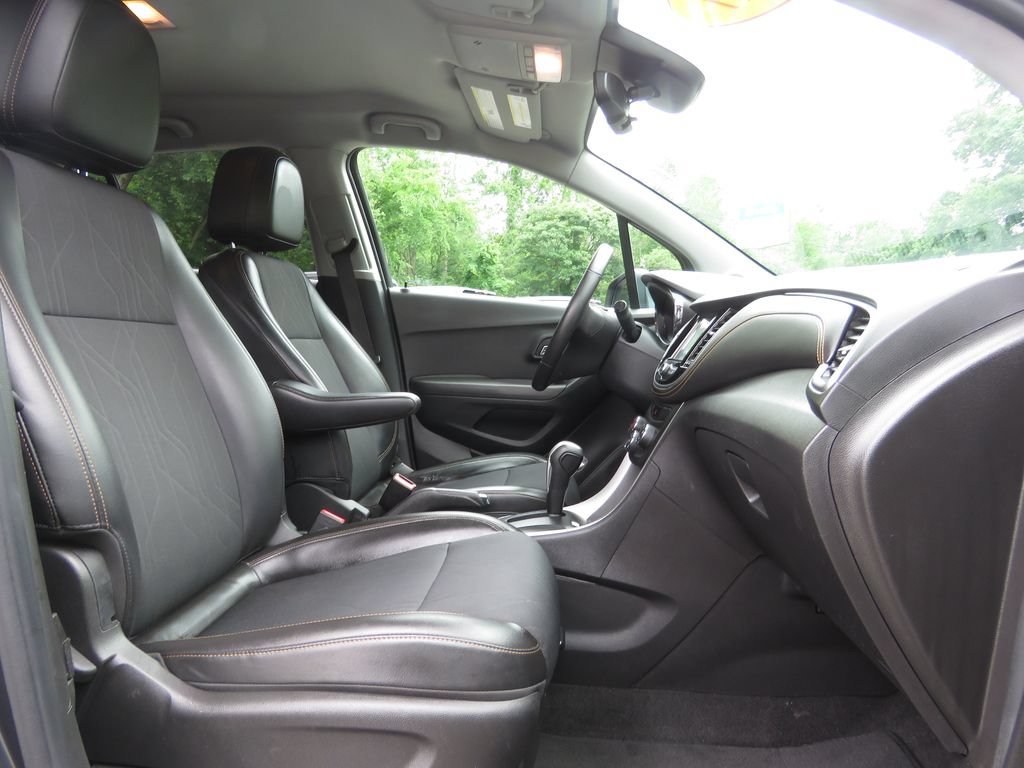 Used 2017 Chevrolet Trax LT w/ LT Convenience Package AWD/4WD image 13