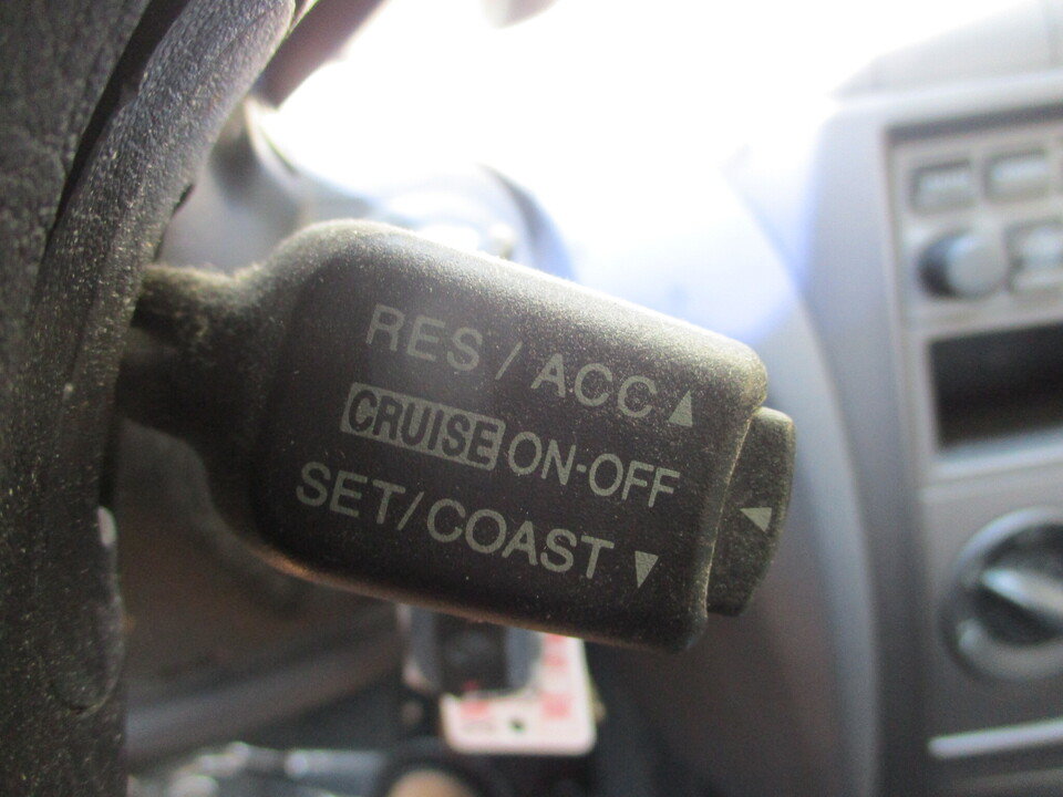 Used 2003 Hyundai Elantra GLS FWD image 32