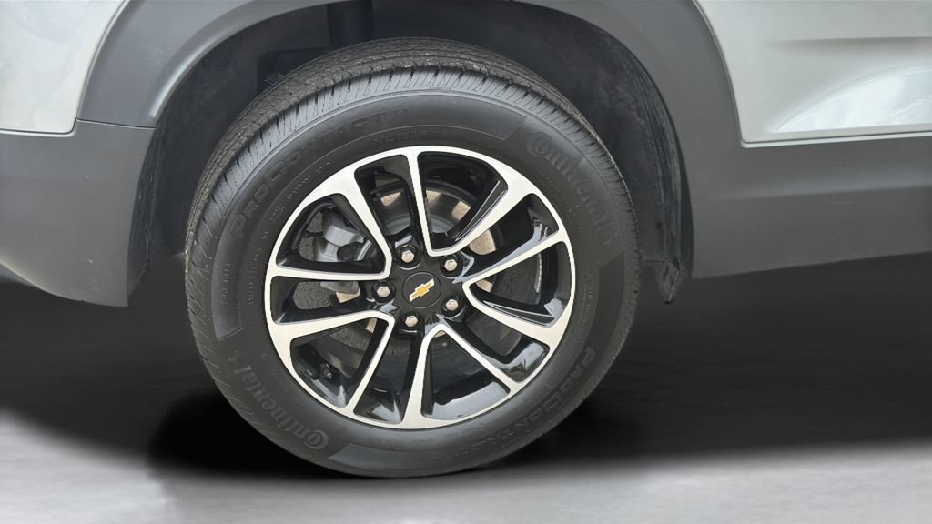 Used 2025 Chevrolet TrailBlazer LT FWD image 24