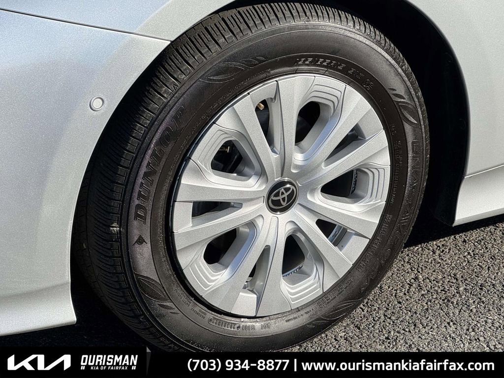 Used 2022 Toyota Prius LE image 8