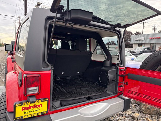 Used 2014 Jeep Wrangler Unlimited Sahara w/ Connectivity Group AWD/4WD image 16