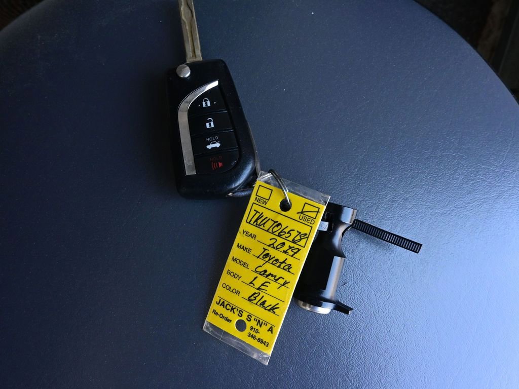 Used 2019 Toyota Camry LE image 22