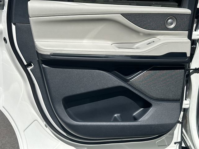 New 2026 Lincoln Navigator L Reserve AWD/4WD image 23