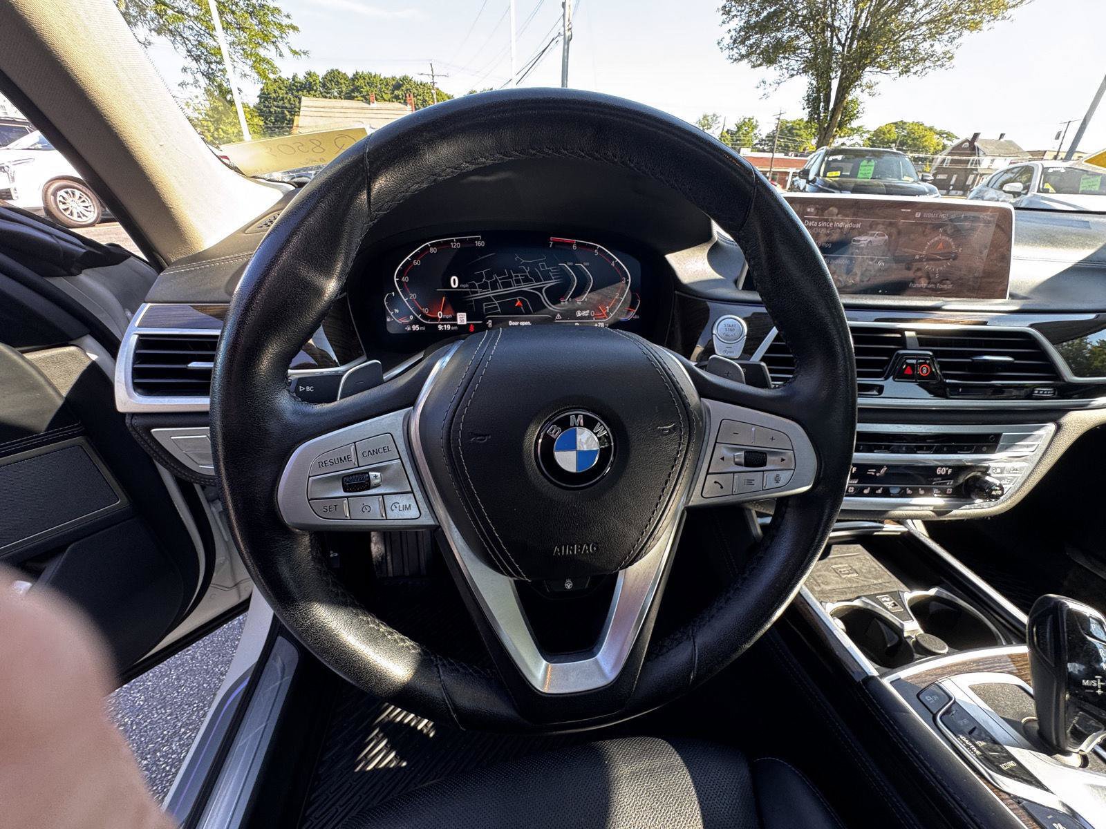 Used 2022 BMW 750i xDrive w/ Executive Package AWD/4WD image 27