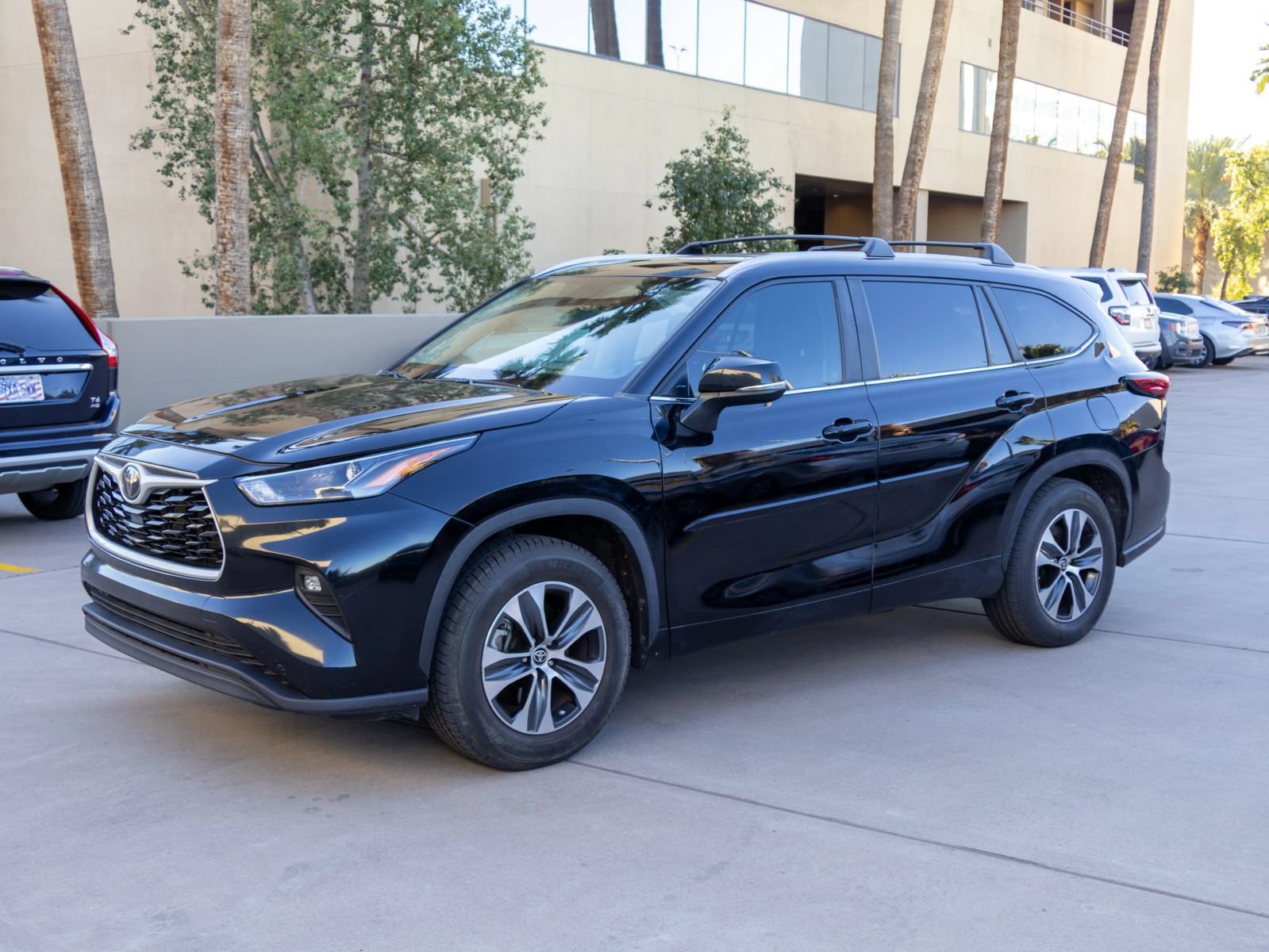 Used 2024 Toyota Highlander XLE FWD image 6