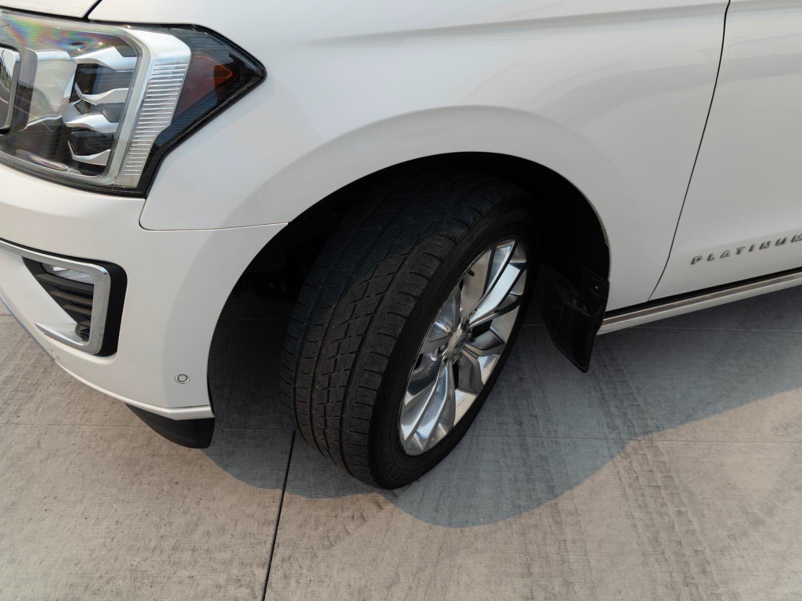 Used 2019 Ford Expedition Max Platinum AWD/4WD image 4