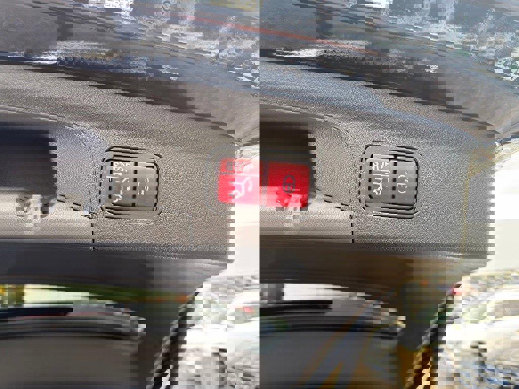 Used 2022 Mercedes-Benz GLE 350 4MATIC w/ Premium Package image 29