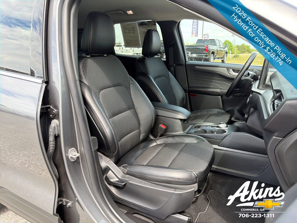 Used 2025 Ford Escape SE image 20