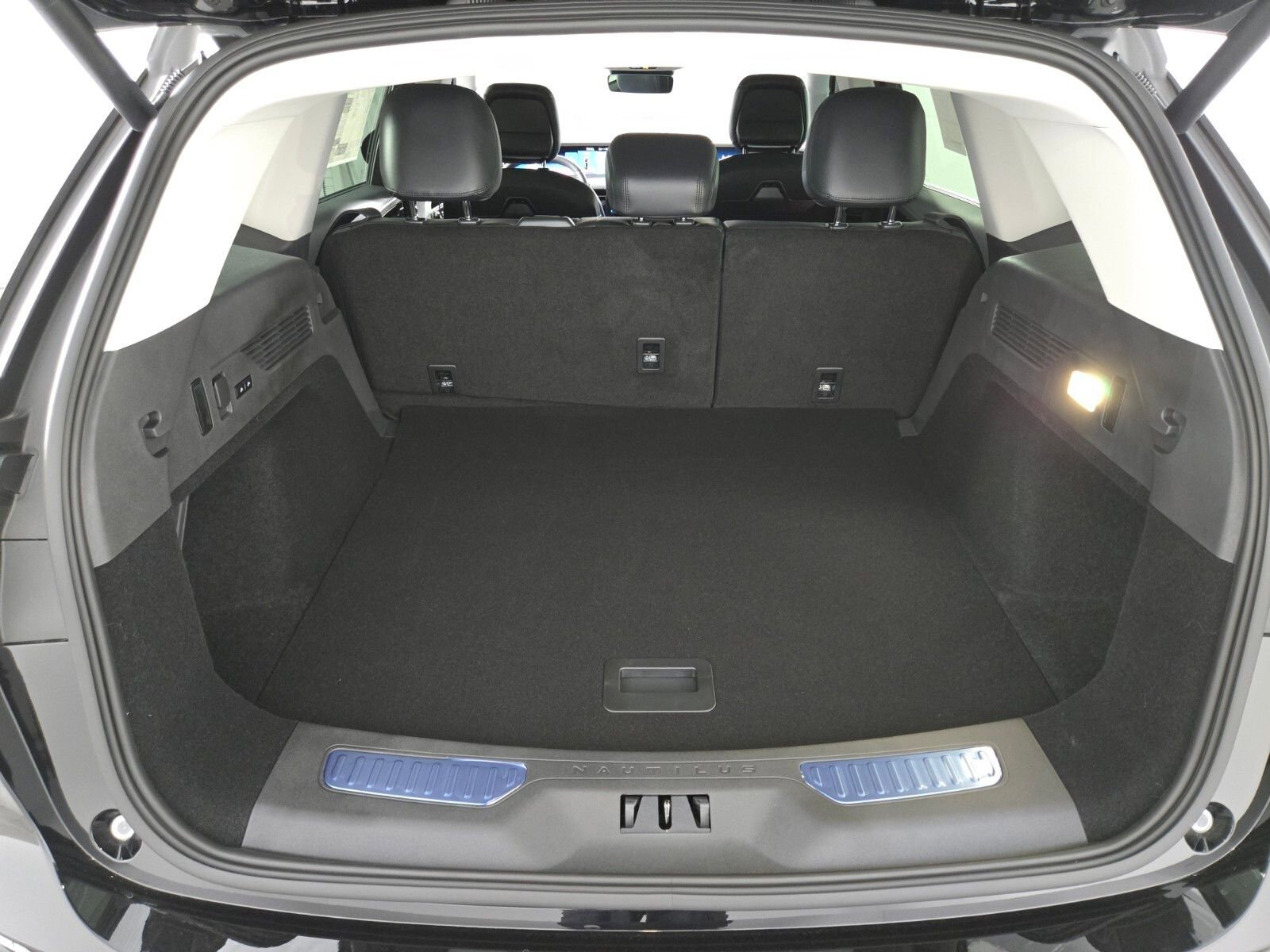 New 2026 Lincoln Nautilus Premier image 16