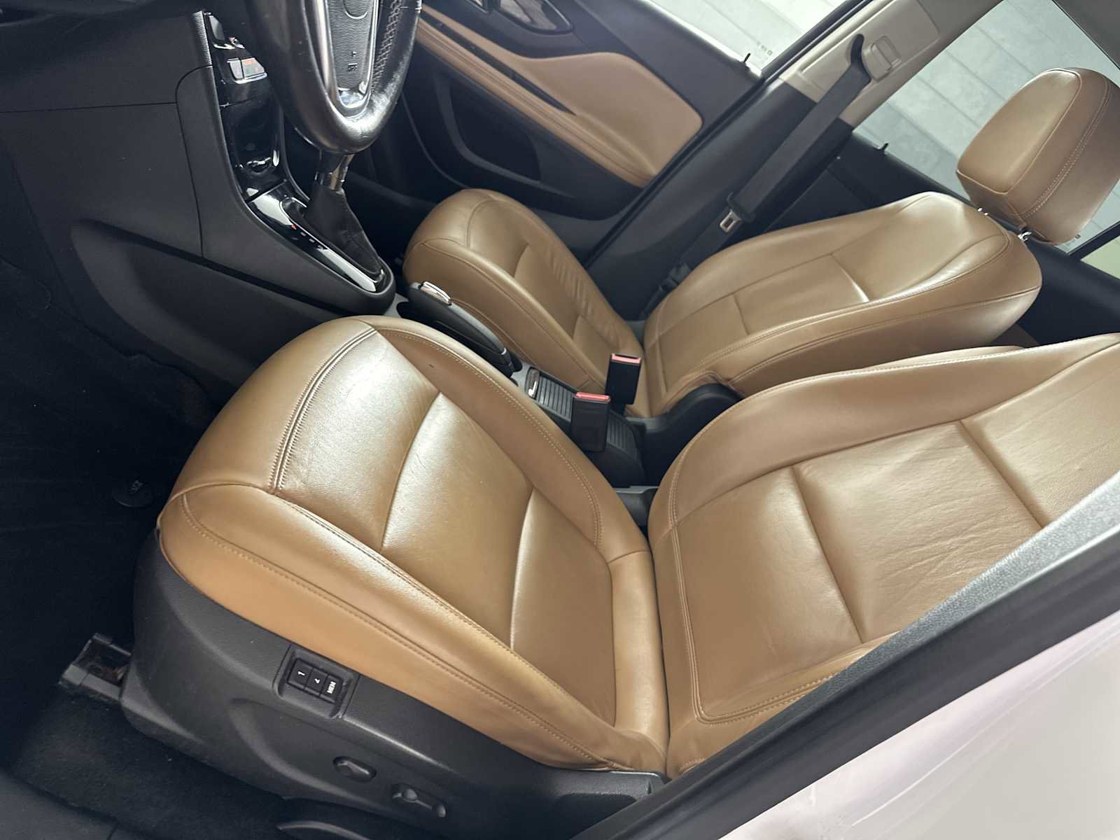 Used 2019 Buick Encore Essence w/ Experience Buick Package FWD image 11
