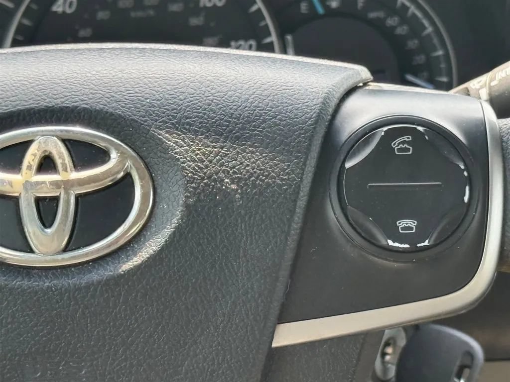 Used 2012 Toyota Camry LE FWD image 12