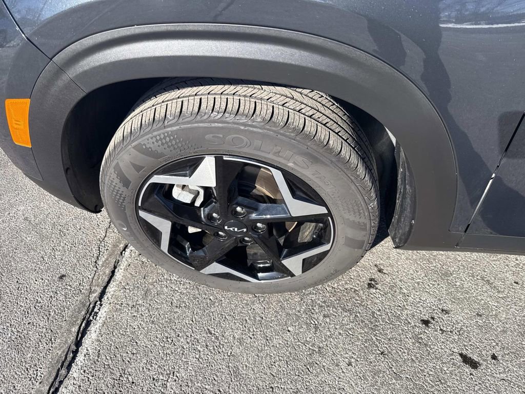 Used 2024 Kia Seltos EX image 11