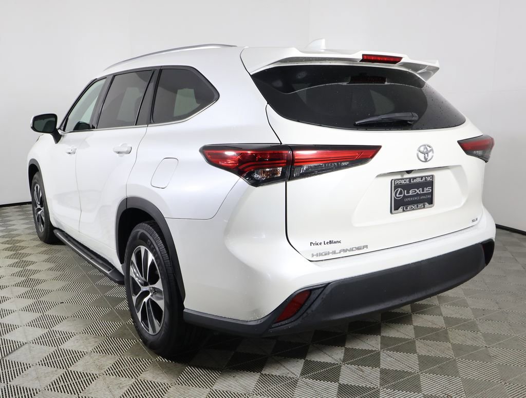 Used 2021 Toyota Highlander XLE image 4