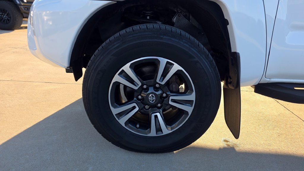 Used 2014 Toyota Tacoma 4x4 Double Cab w/ TRD Sport Package image 11