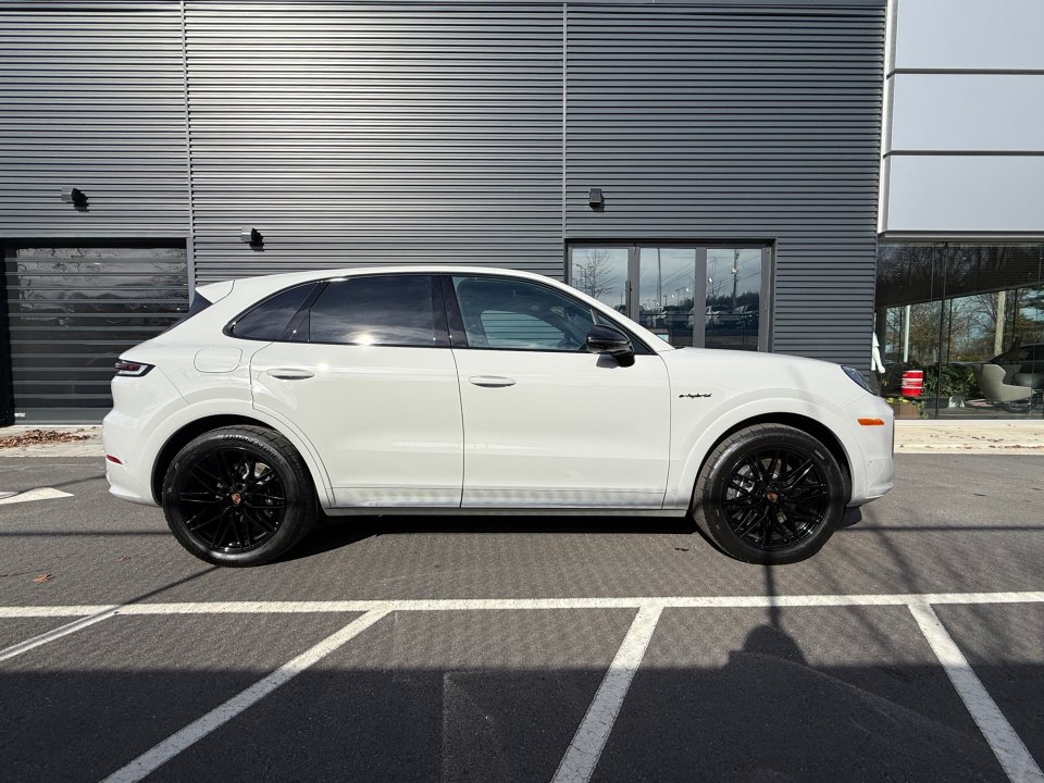 New 2026 Porsche Cayenne E-Hybrid AWD/4WD image 8