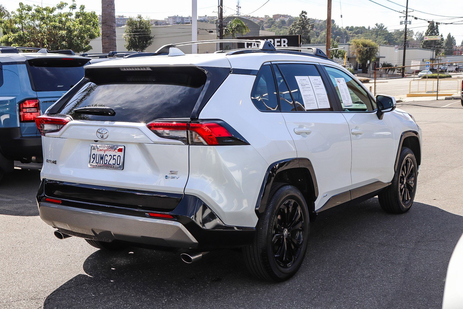 Used 2025 Toyota RAV4 SE image 8
