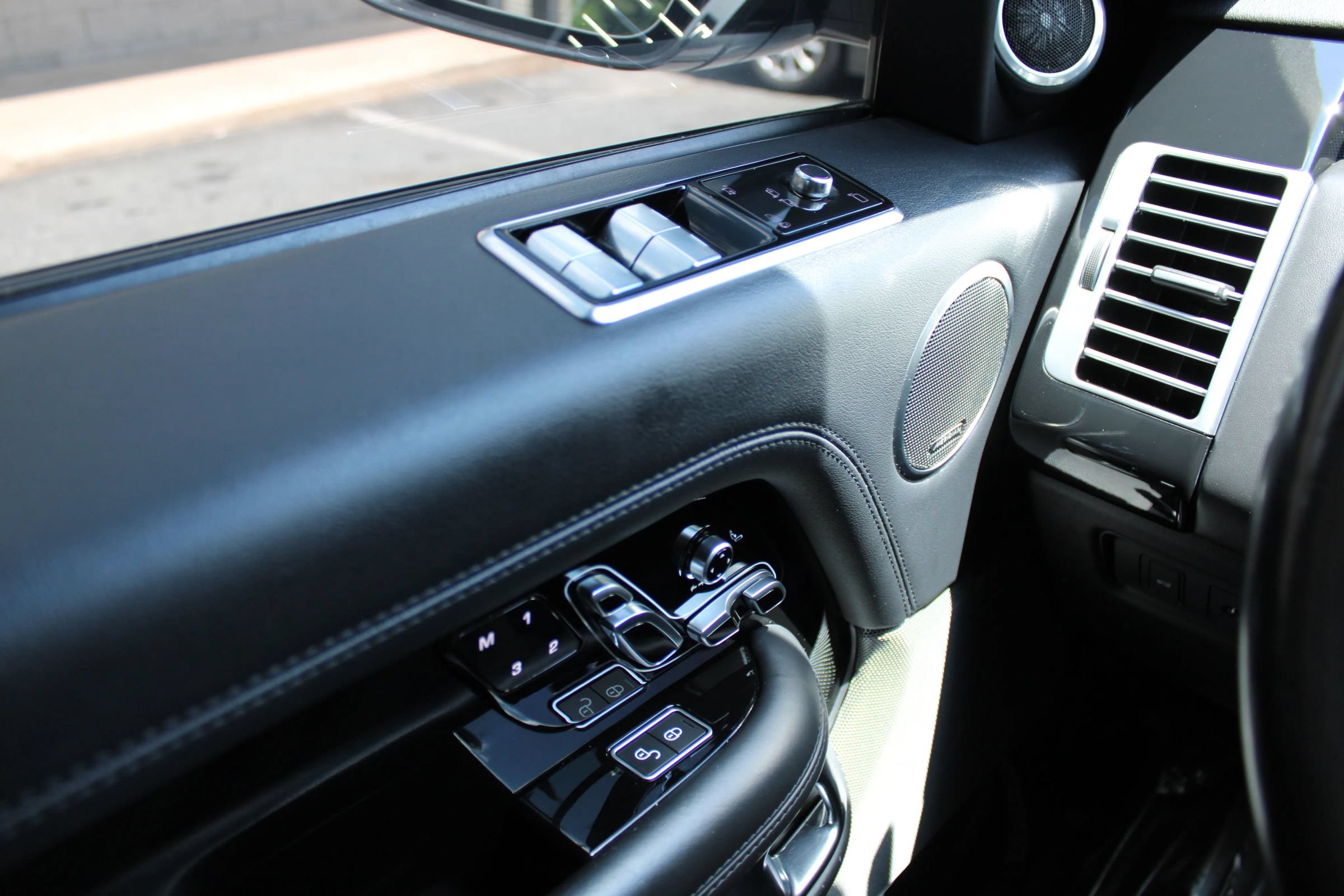 Used 2019 Land Rover Range Rover Supercharged AWD/4WD image 30