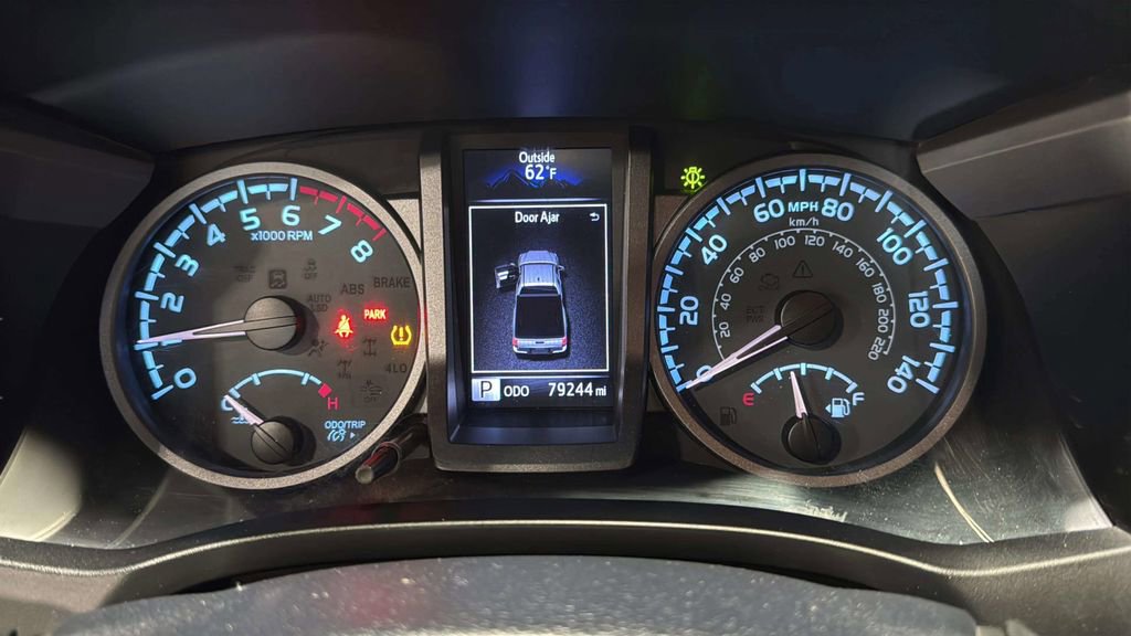 Used 2017 Toyota Tacoma TRD Off-Road AWD/4WD image 12