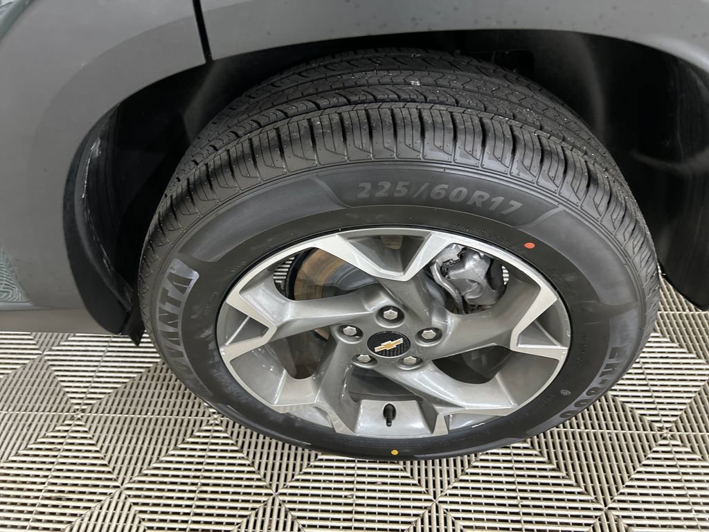 Used 2025 Chevrolet Trax LT FWD image 10