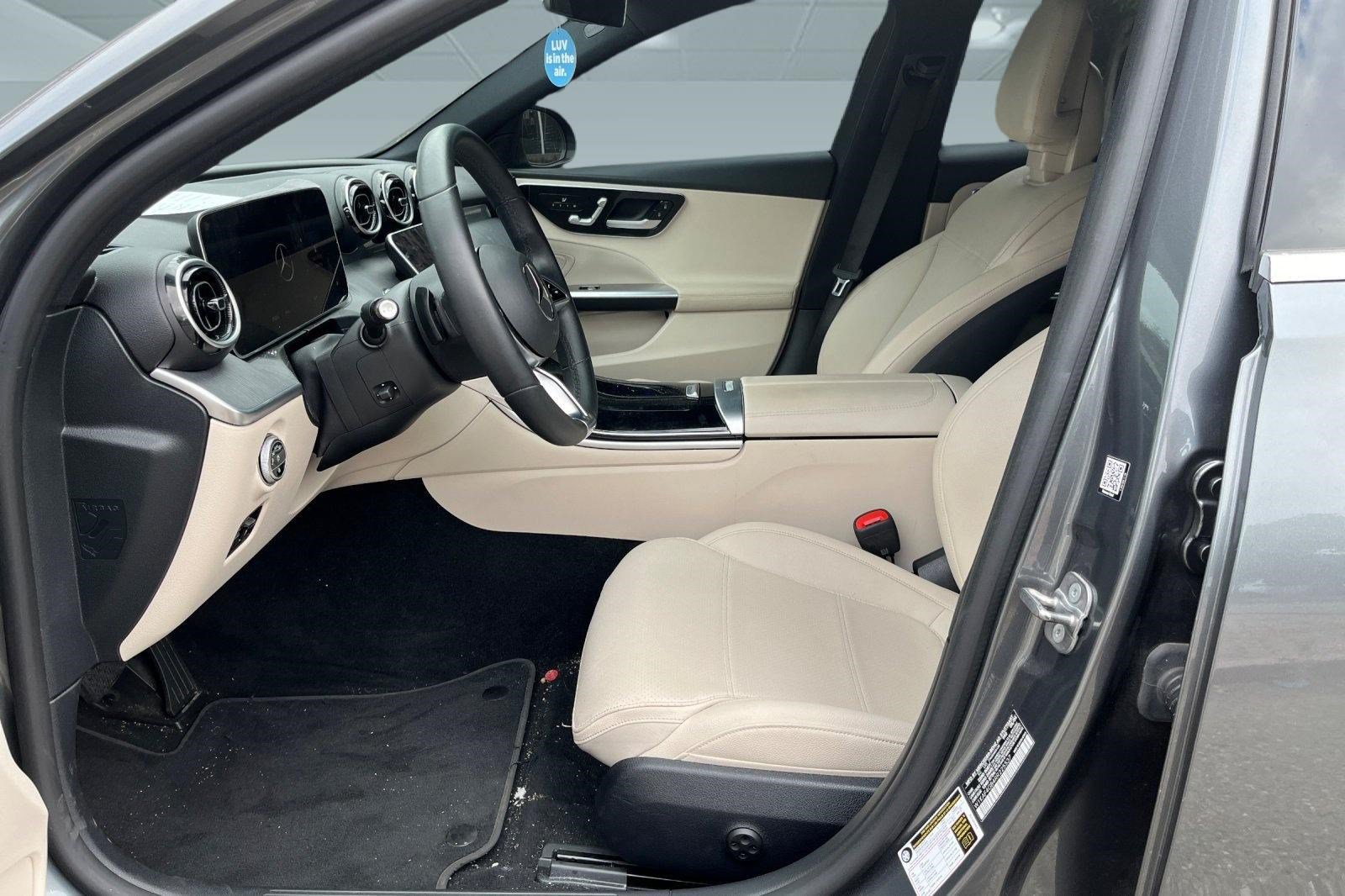 Used 2024 Mercedes-Benz C 300 Sedan image 3