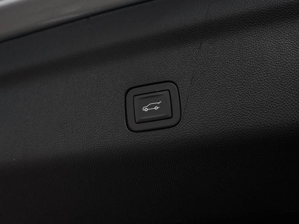 New 2026 GMC Yukon XL Denali w/ Denali Reserve Package image 10