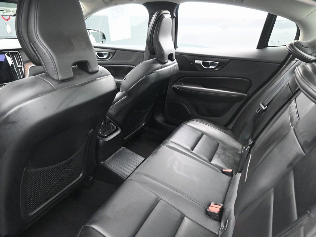 Used 2022 Volvo S60 T8 Inscription image 28