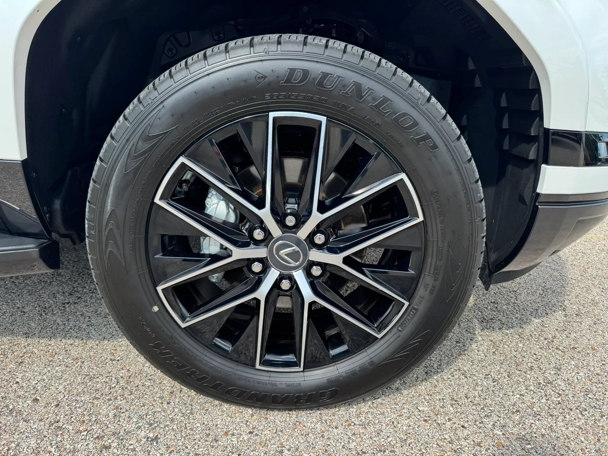 Used 2026 Lexus GX 550 w/ Accessory Package (2T) AWD/4WD image 14