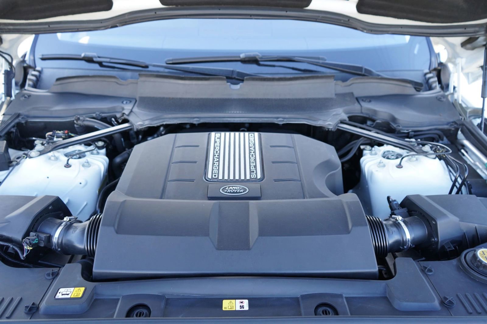 Used 2019 Land Rover Range Rover Sport SE image 19