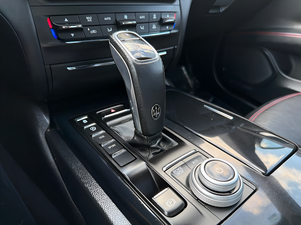 Used 2021 Maserati Ghibli RWD image 42