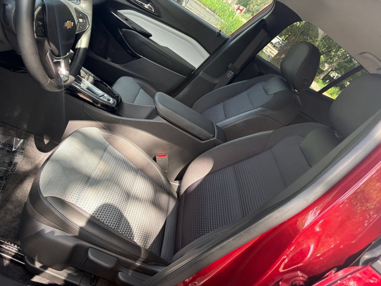 Used 2025 Chevrolet Trax LT w/ LT Convenience Package FWD image 35