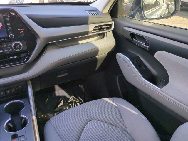 Used 2021 Toyota Highlander LE image 16
