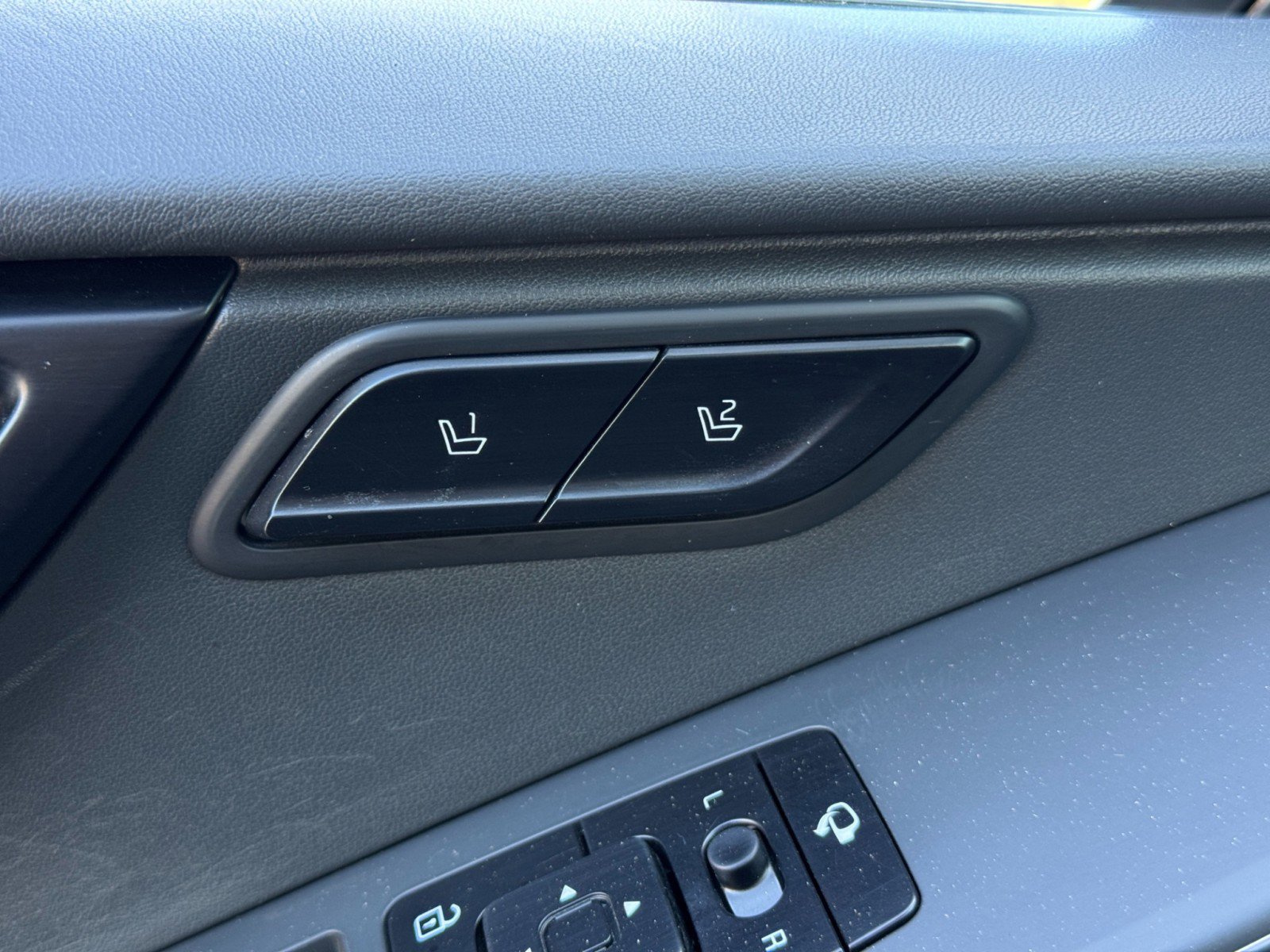 Used 2023 Kia Niro SX Touring image 16