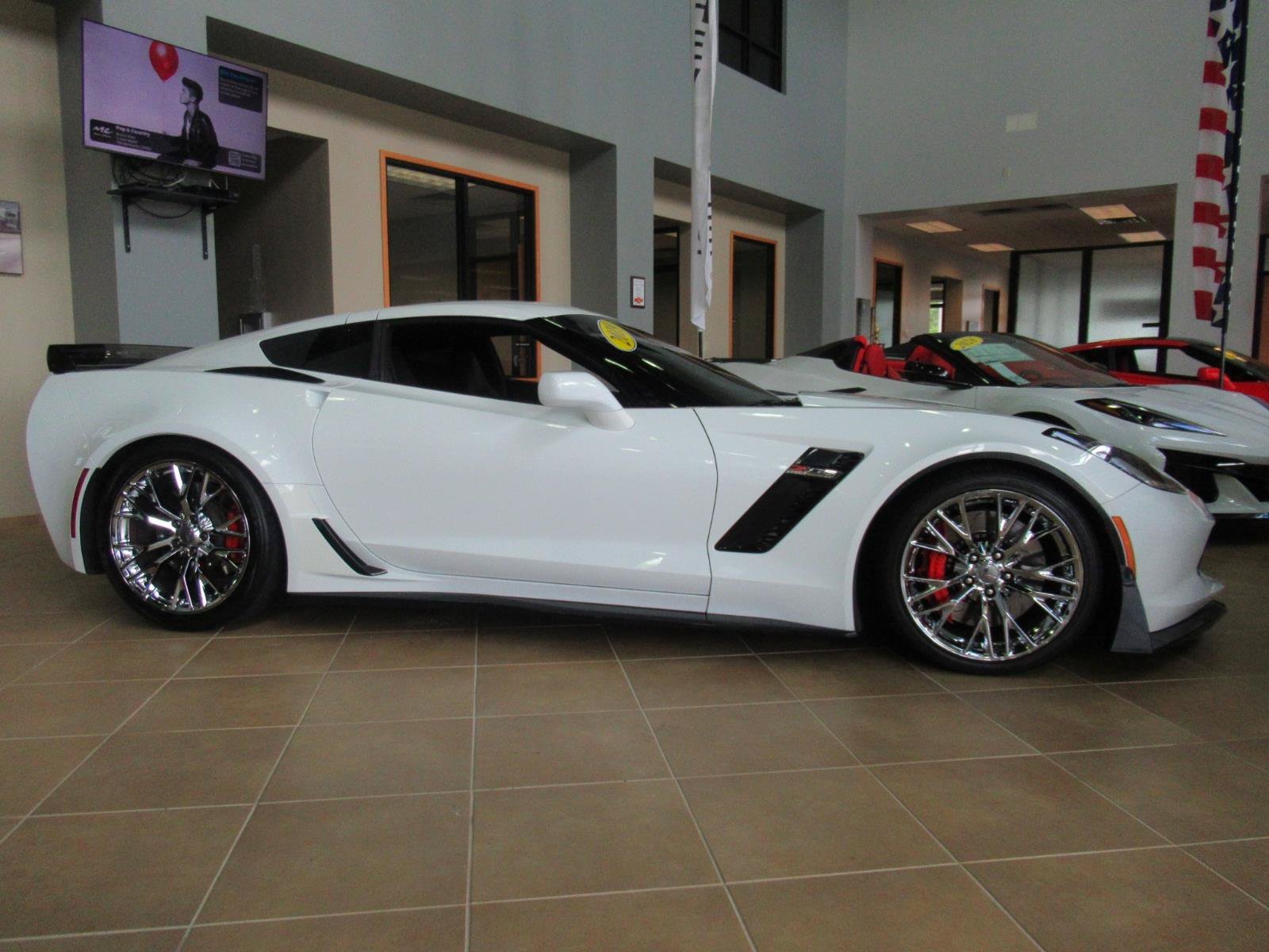 Used 2019 Chevrolet Corvette Z06 RWD image 2