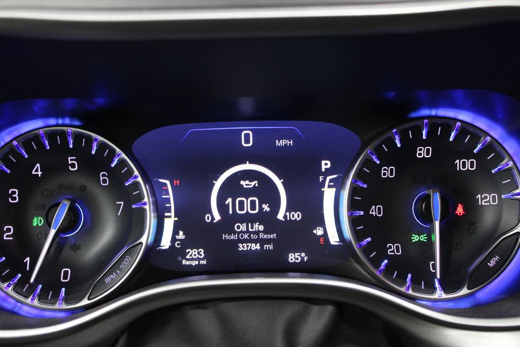 Used 2025 Chrysler Pacifica Select image 21